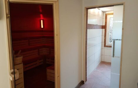 Eingang Sauna + Eingang Duschen